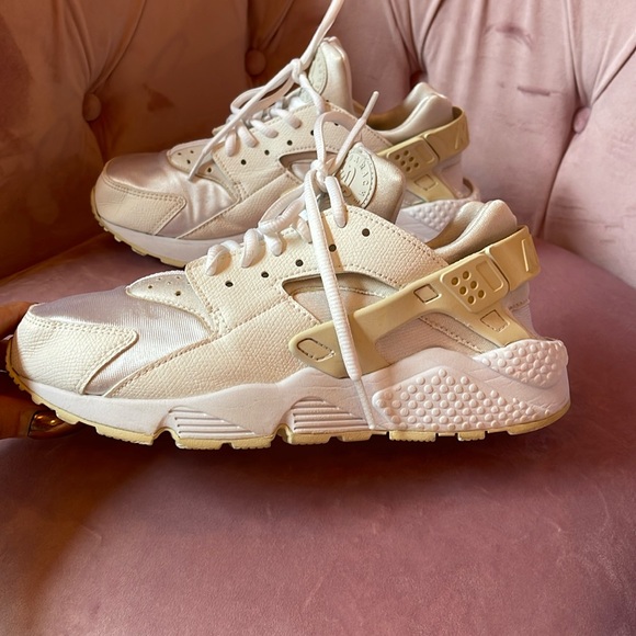 Woman’s White Nike Air White Platnum - Picture 6 of 17